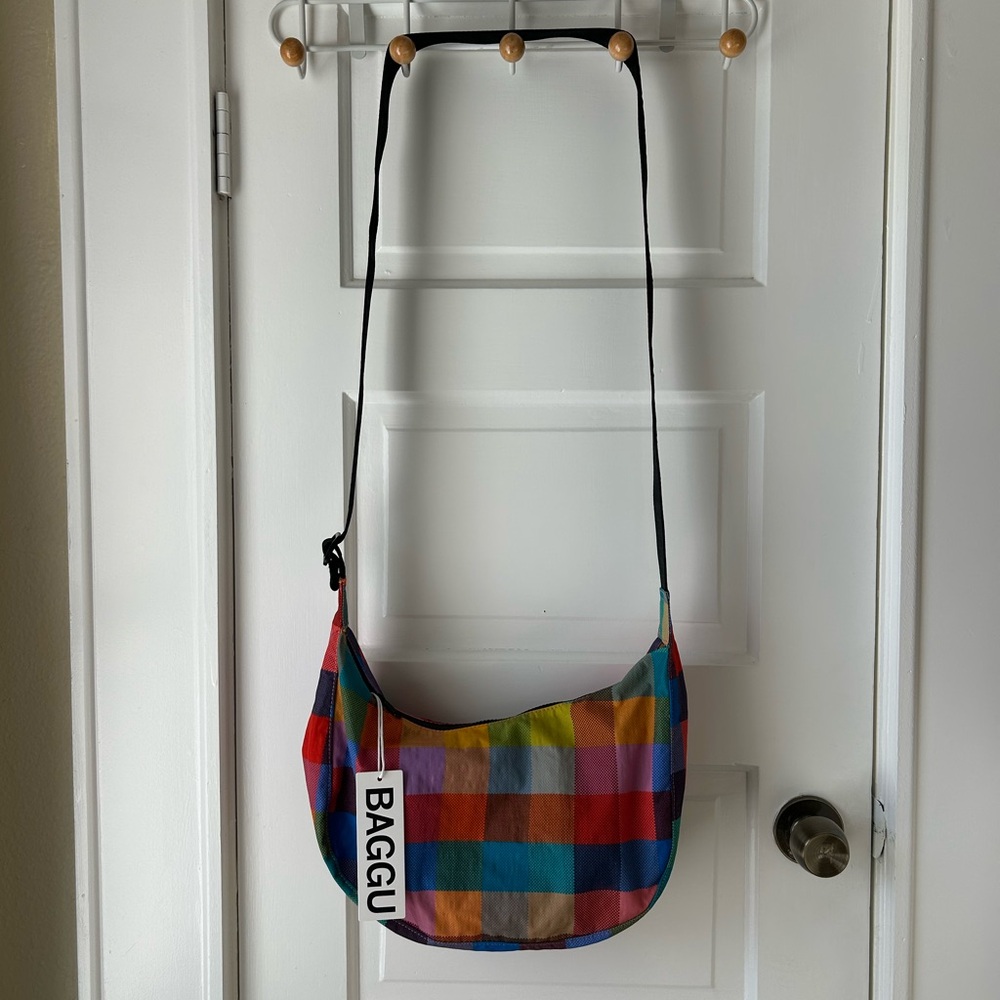 NWT BAGGU Medium Crescent Madras Bag - Picture 2 of 8